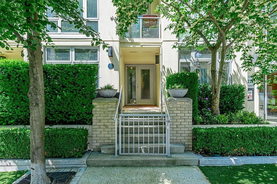 1227 Richards Street Vancouver, BC - 1