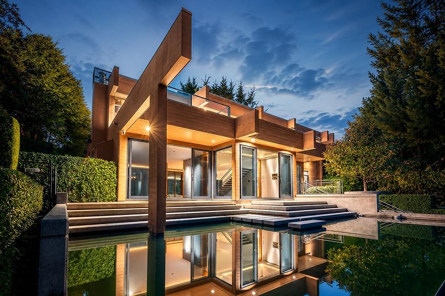 687 Beachview Drive North Vancouver, BC - 1