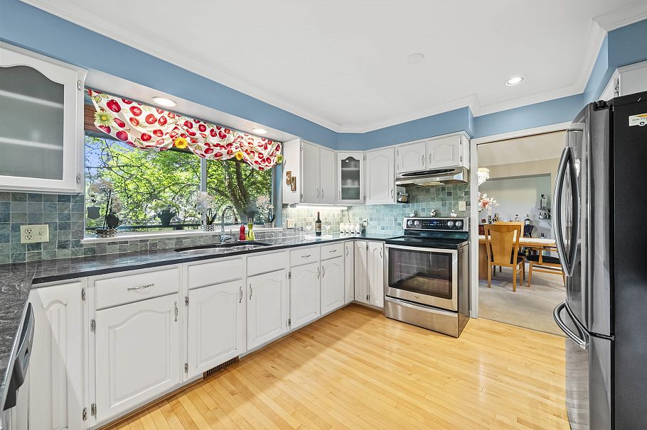 2445 Mowat Place North Vancouver, BC - 5