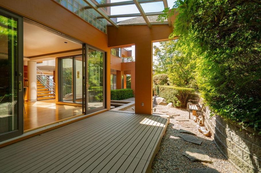 687 Beachview Drive North Vancouver, BC - 33