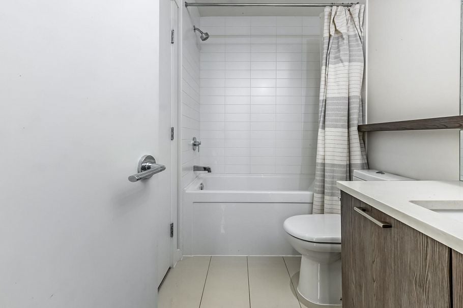 403 615 E 3rd Street North Vancouver, BC - 16
