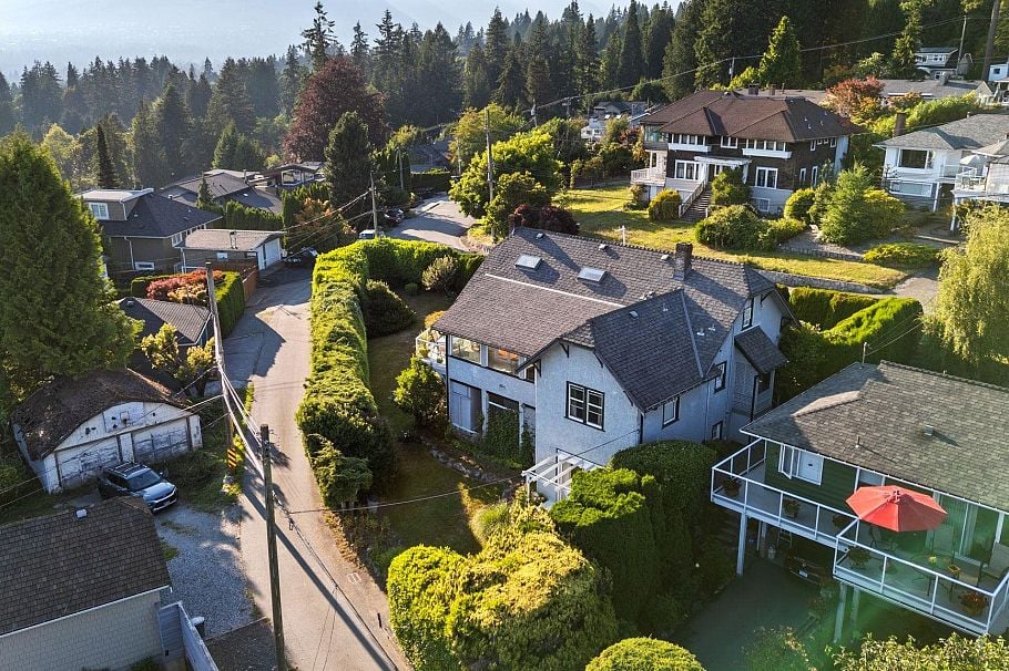 401 Somerset Street North Vancouver, BC - 34