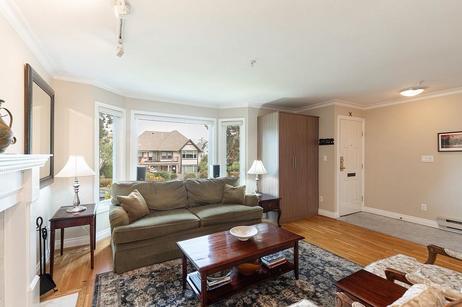 1844 W 10th Avenue Vancouver, BC - 1