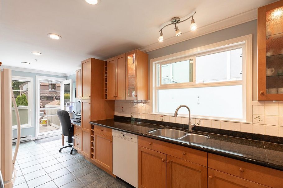 1844 W 10th Avenue Vancouver, BC - 16