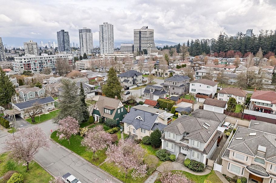5878 Arlington Street Vancouver, BC - 9