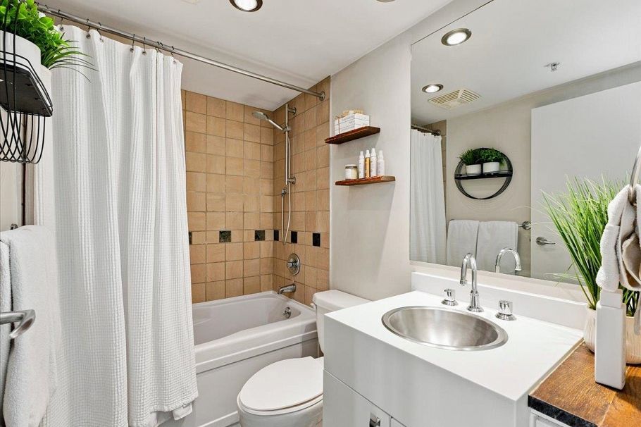 608 1495 Richards Street Vancouver, BC - 11