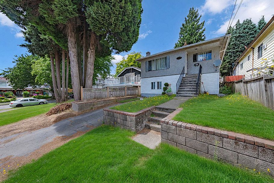 4987 Hoy Street Vancouver, BC - 1