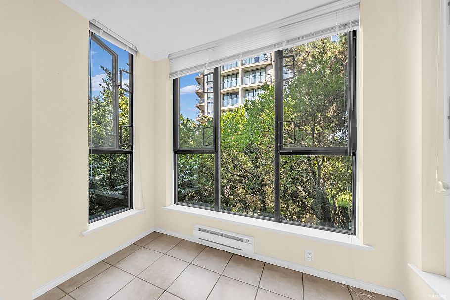 210 175 E 10th Street North Vancouver, BC - 3