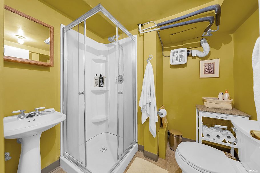 956 E 21st Avenue Vancouver, BC - 8