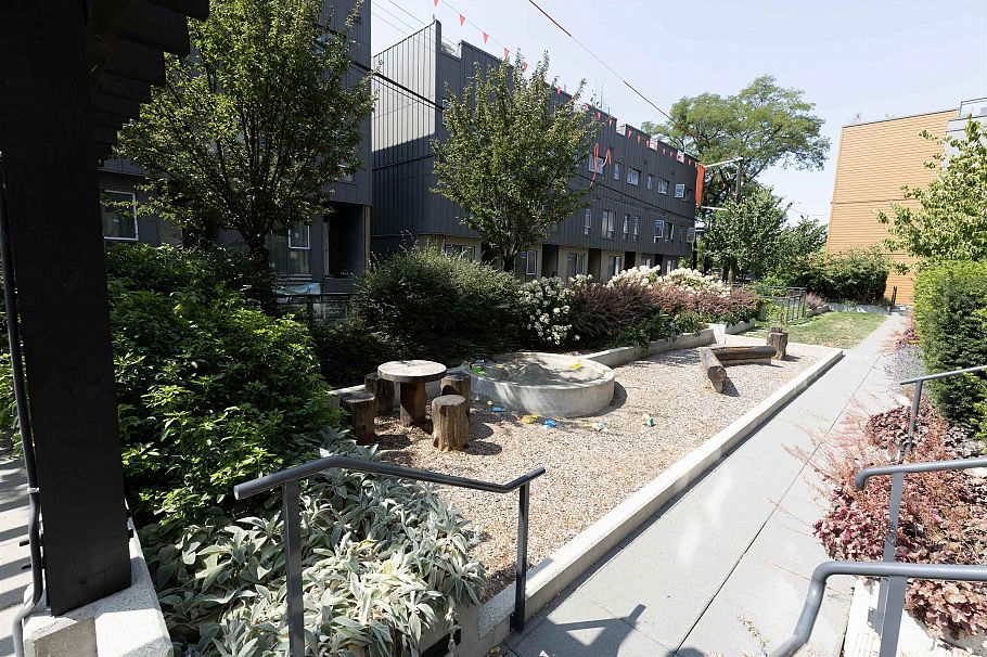 403 615 E 3rd Street North Vancouver, BC - 24