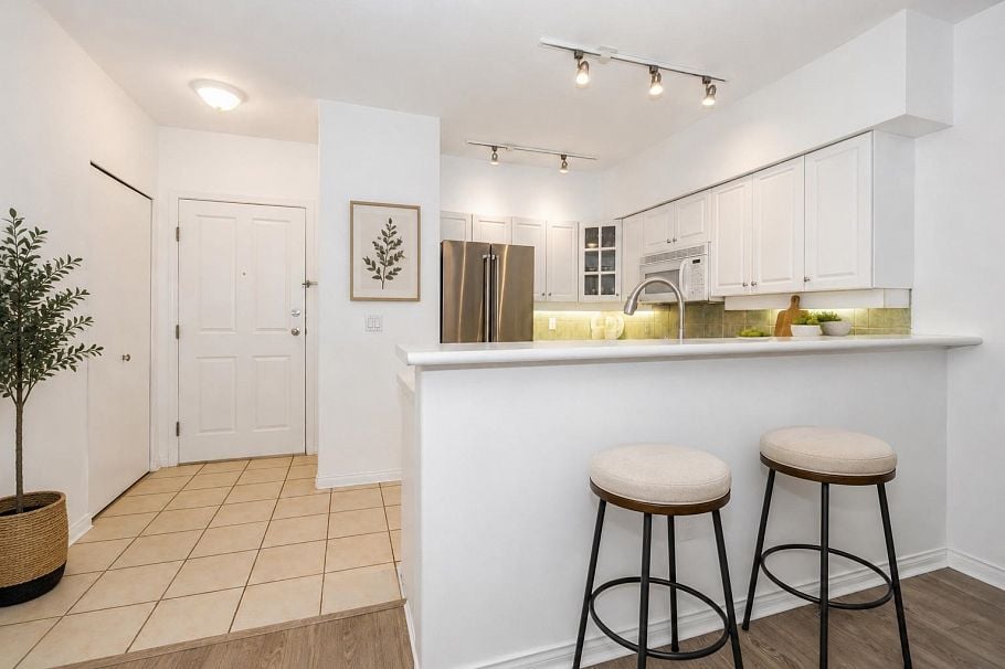 104 2755 Maple Street Vancouver, BC - 4