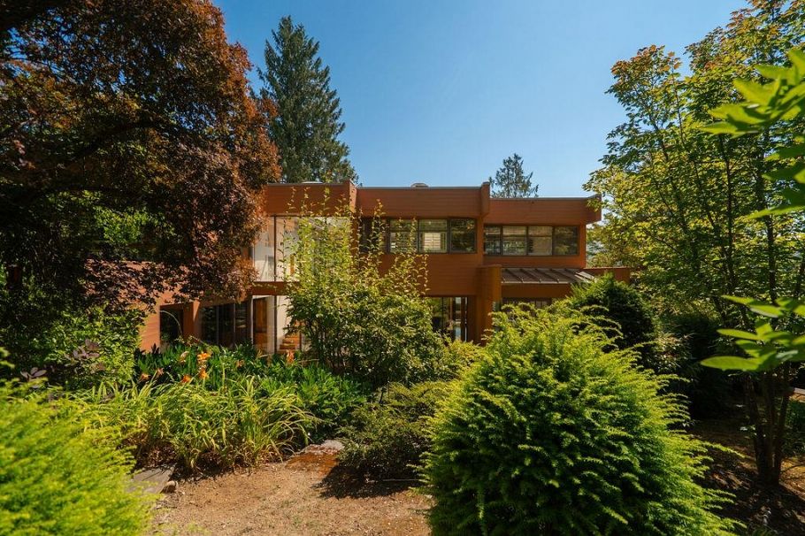 687 Beachview Drive North Vancouver, BC - 30