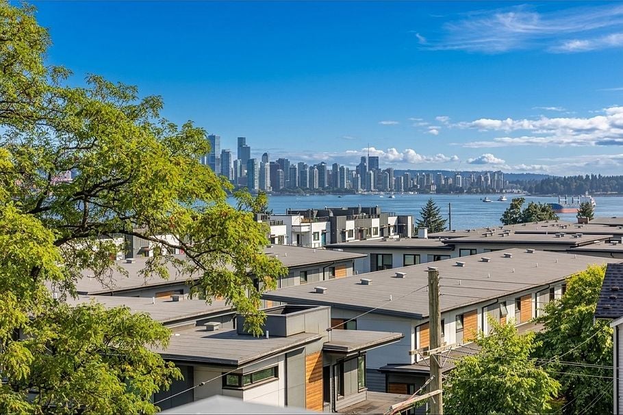 403 615 E 3rd Street North Vancouver, BC - 2