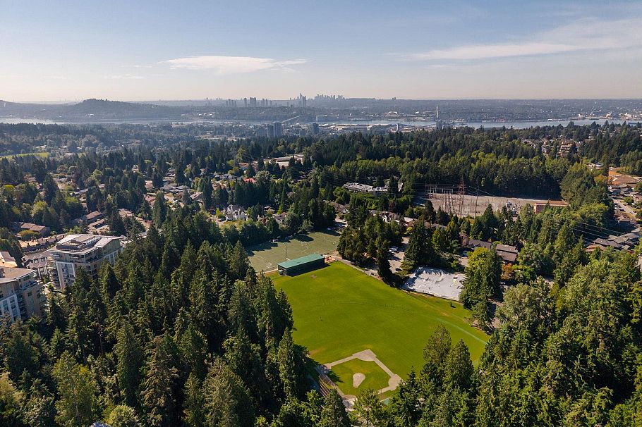 206 2325 Emery Court North Vancouver, BC - 34