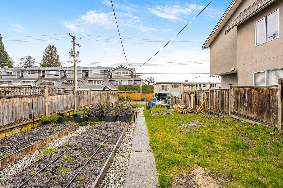 227 W 5th Street North Vancouver, BC - 27