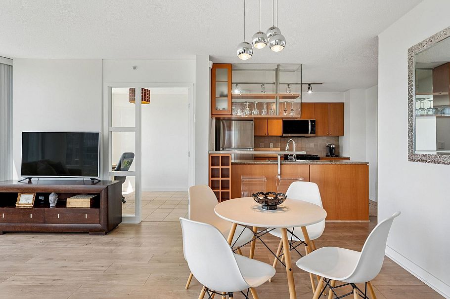 703 1495 Richards Street Vancouver, BC - 12