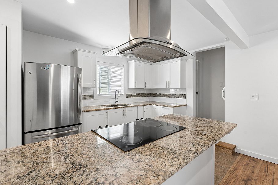 227 W 5th Street North Vancouver, BC - 6