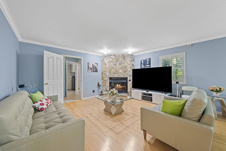 2445 Mowat Place North Vancouver, BC - 6