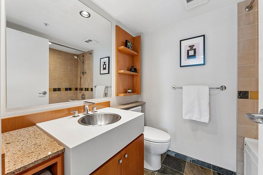 703 1495 Richards Street Vancouver, BC - 24