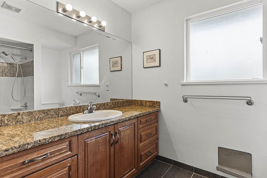 3369 Price Street Vancouver, BC - 18