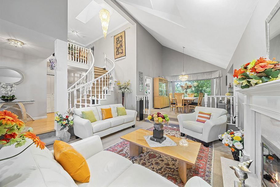 2445 Mowat Place North Vancouver, BC - 1