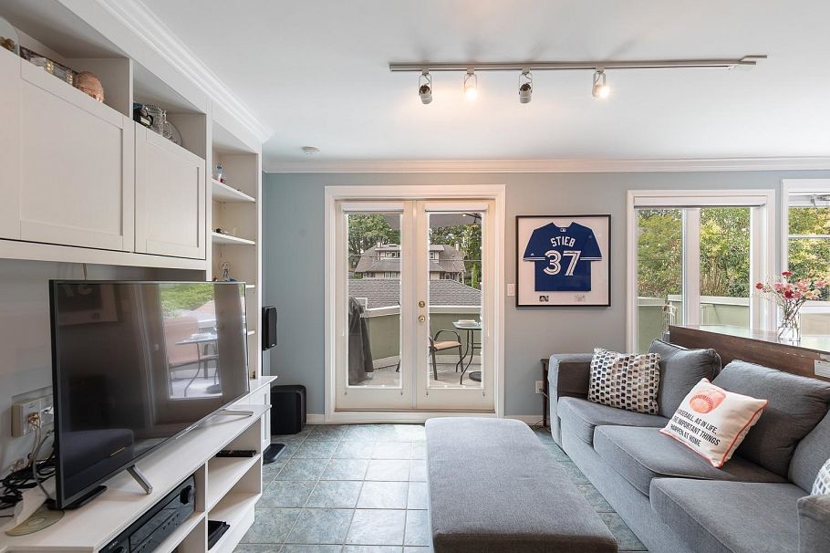 1844 W 10th Avenue Vancouver, BC - 9