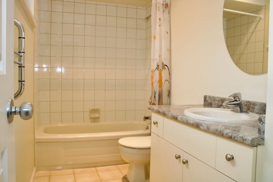 1624 W 61st Avenue Vancouver, BC - 22