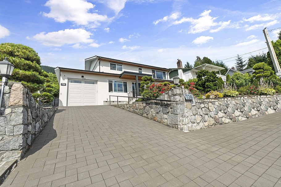 738 Sylvan Avenue North Vancouver, BC - 2
