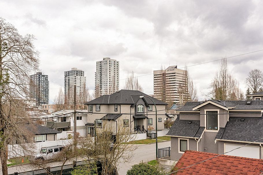 5878 Arlington Street Vancouver, BC - 14