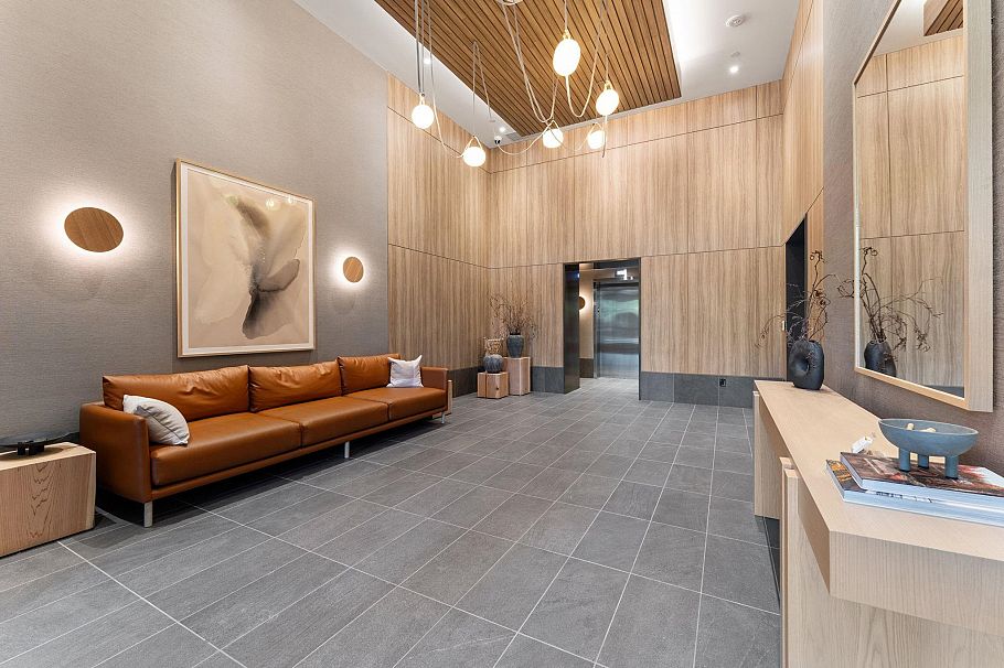 206 2325 Emery Court North Vancouver, BC - 2