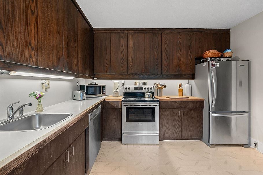 401 Somerset Street North Vancouver, BC - 11