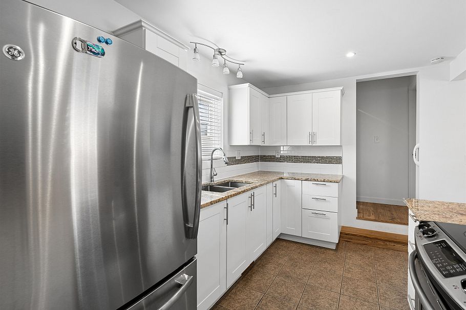 227 W 5th Street North Vancouver, BC - 5