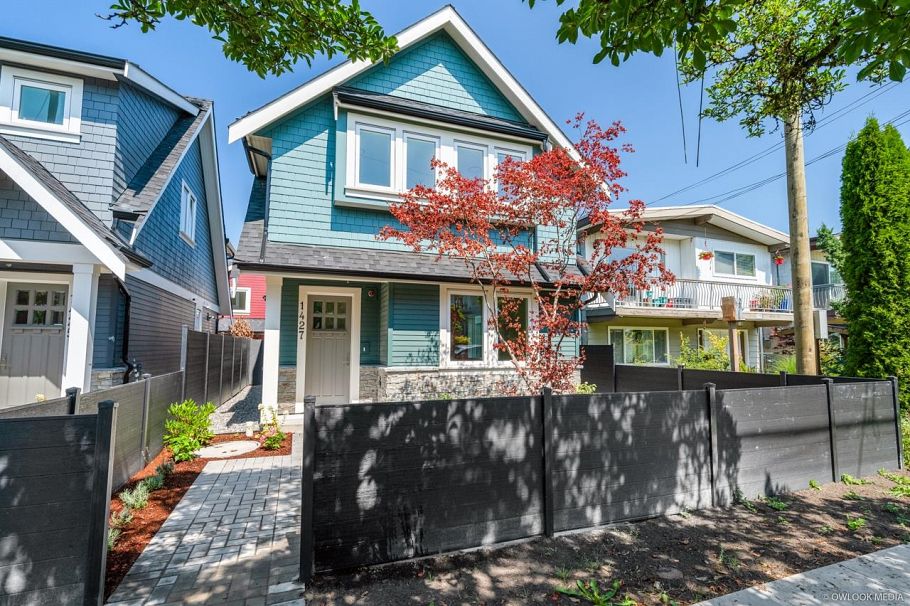 1427 E 27th Avenue Vancouver, BC - 1