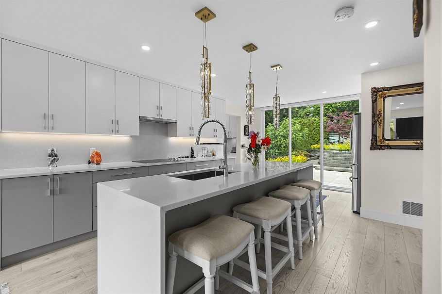 738 Sylvan Avenue North Vancouver, BC - 18