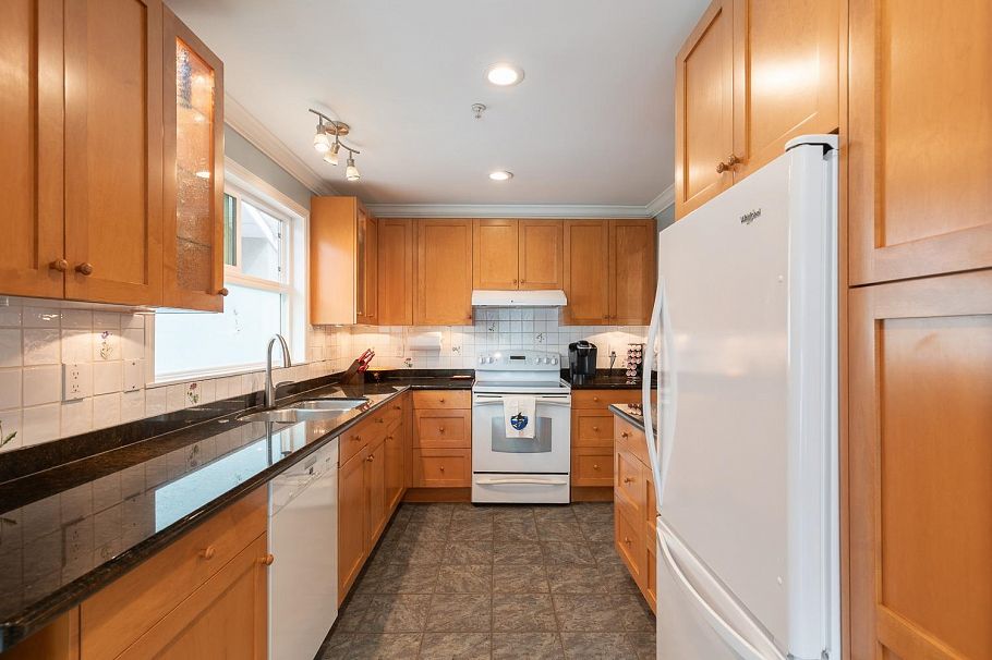 1844 W 10th Avenue Vancouver, BC - 13