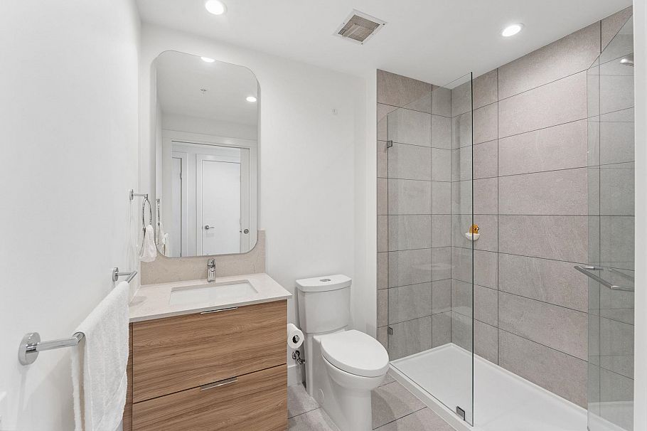 206 2325 Emery Court North Vancouver, BC - 18