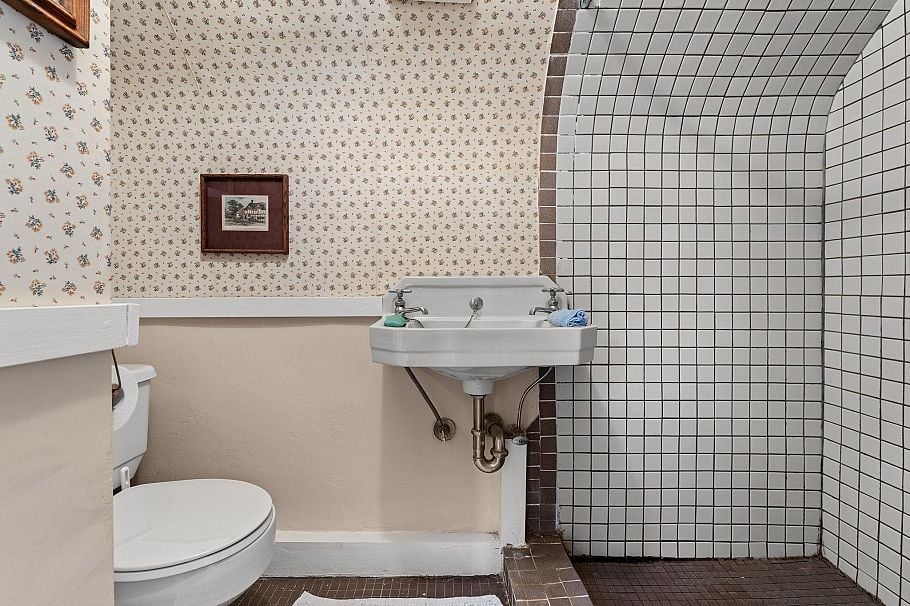 401 Somerset Street North Vancouver, BC - 18