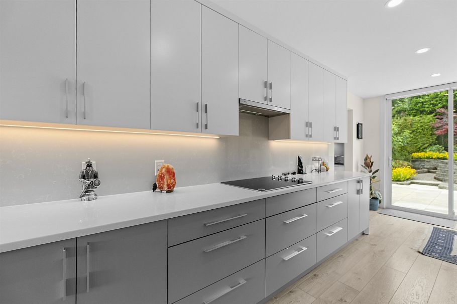 738 Sylvan Avenue North Vancouver, BC - 22