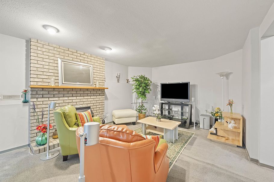 2445 Mowat Place North Vancouver, BC - 18
