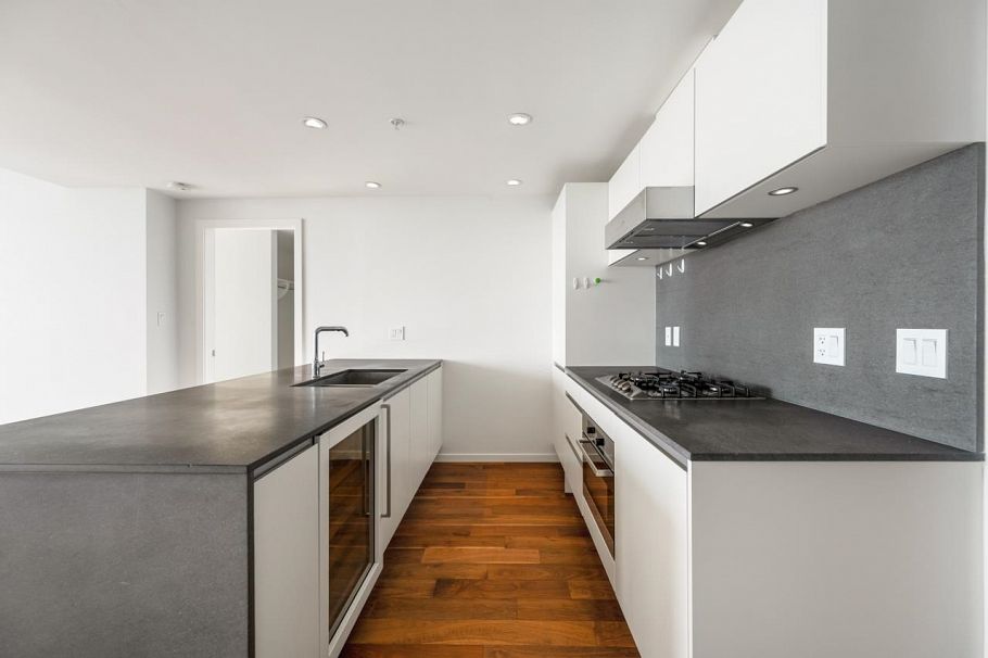 1705 8588 Cornish Street Vancouver, BC - 2