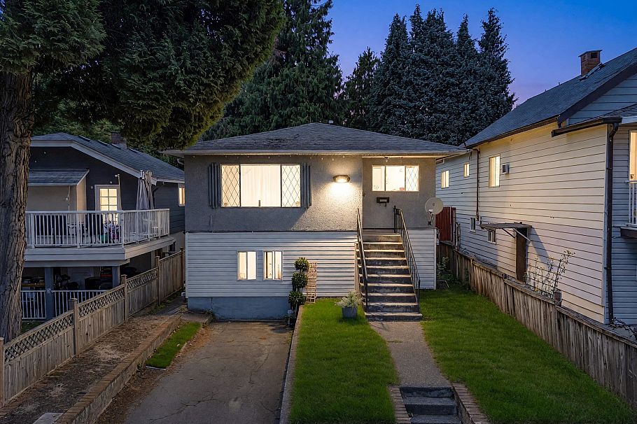 4987 Hoy Street Vancouver, BC - 5