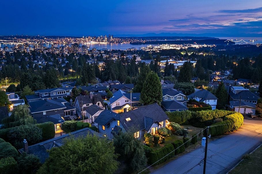 401 Somerset Street North Vancouver, BC - 35