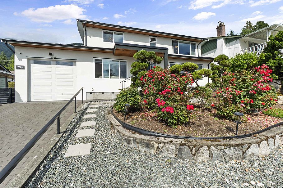 738 Sylvan Avenue North Vancouver, BC - 1