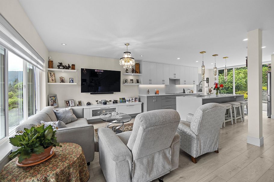 738 Sylvan Avenue North Vancouver, BC - 13