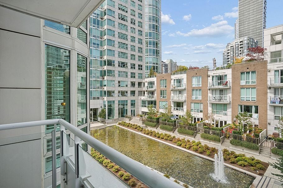 504 1501 Howe Street Vancouver, BC - 32