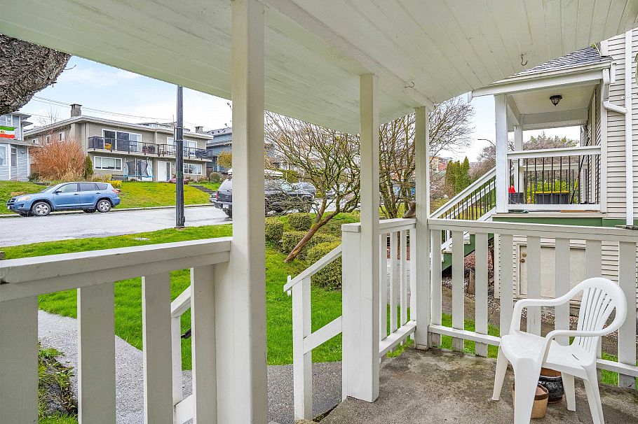 227 W 5th Street North Vancouver, BC - 3
