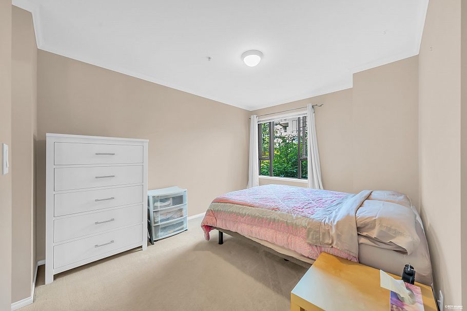 210 175 E 10th Street North Vancouver, BC - 9