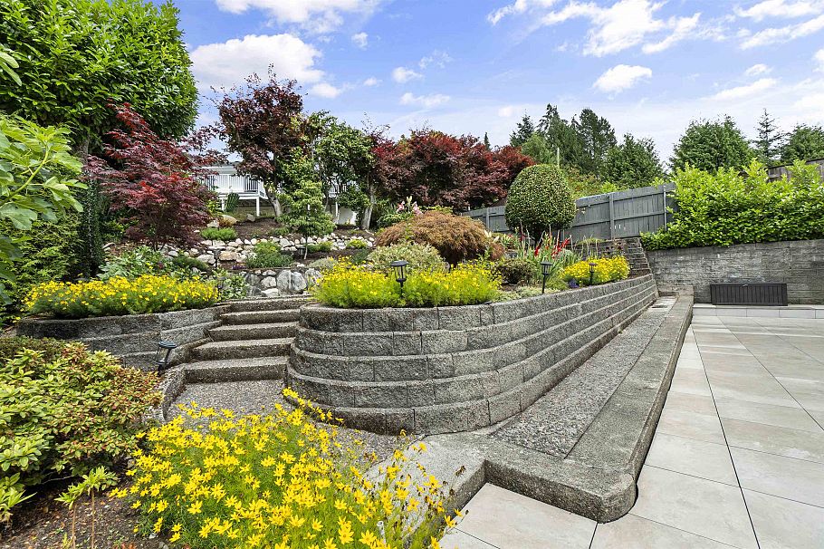738 Sylvan Avenue North Vancouver, BC - 35