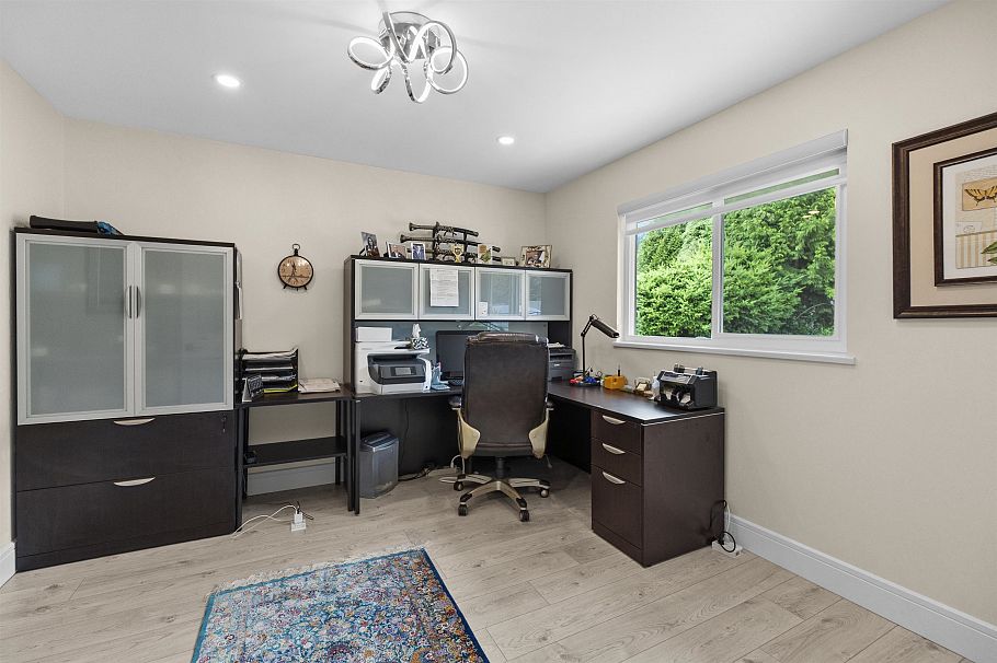 738 Sylvan Avenue North Vancouver, BC - 32