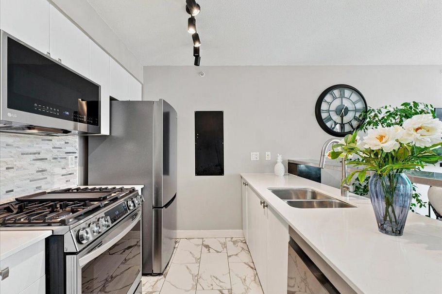 608 1495 Richards Street Vancouver, BC - 6